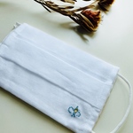 ✪sale! 花糸のアイヌ刺繍　洗えるダブルガーゼ　マスクカバー　プリーツ型　ホワイト　婦人用　普通サイズ✪ 