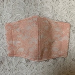 ⭐ 3枚仕立て マスク (サーモンピンク花レース)·····1個  ＋レースゴム付き  (送料込み)