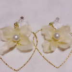 melrose0716さま専用ハートフープ×花びら ピアスorイヤリング（オフホワイト）