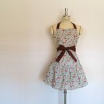 レトロな小花柄のギャザーエプロン