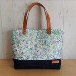 mikcatさま専用　リバティ フランダースリネン　ワイルドフラワーズ　グリーン＆デニムのマチ広トートバッグ　