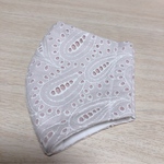 洗えるマスク　立体マスク　薄ピンク　ペイズリー柄