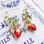 strawberry キラキラ揺れる小さな苺のピアス  サージカルステンレス 金属アレルギー対応 