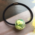手作りとんぼ玉のヘアゴム 黄色い薔薇