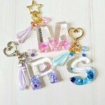 蝶と花  アルファベットキーホルダー　レジン