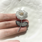 【梅雨セール】お花の刺繍ブローチ