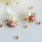 お花とスノーパールのビジューノンホールピアス(樹脂イヤリング)　㊲