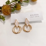 ゴールドサークルピアス シェルピアス スクエア サークル アレルギー対応 イヤリング 結婚式 ブライダル フォーマル 上品 白 マーブル 小ぶり 大ぶり 華奢