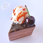 【アトリエココハナ】実物より少し小さいチョコレートケーキオンアイス（キャラメルバニラ）