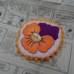 パンジー刺繍ブローチ