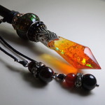 [魔結晶の花槍(火蜥蜴)] 火の魔法石と蜻蛉玉の槍モチーフの簪(天然石使用)