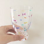 リボンの足つきグラス