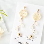 【限定品✴︎50%OFF✴︎SALE】Flost & Hexagon イヤリング／ピアス｜White Pearl (ホワイトパール)｜金属アレルギー対応