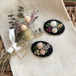 花刺繍のオーバル型ブローチ