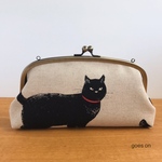 スマホも通帳も入る大きめ親子がま口財布              ☆ショルダーにも手提げにもなります☆               赤い首輪の黒猫ちゃん