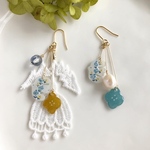 プラバンとレースの耳飾り【水色の鳥とお花のレース】イヤリングorピアス