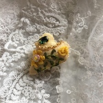 ハート❤️ブローチイエローモアレ生地薔薇ビーズ