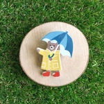 陶器風ブローチ・雨降りクマさん♩(イエロー)