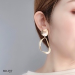 アレルギー対応　gold大ぶりピアス 大ぶりイヤリング ピアス  イヤリング ゴールド シルバー  変形フープ
