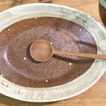 双葉模様ののオーバル型カレーボウル（水玉模様のブラウン）