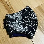 手ぬぐいマスク (龍／右  内側：紫／自然染料) 大きめサイズ ／フィルターポケット付き