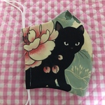 ［マスク］黒猫　クリーム色　花柄