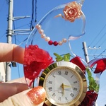 (香り付き）薔薇、カーネーション　入り　猫　時計　母の日　等に　固まるハーバリウム
