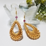 ラタン×天然石風ビーズのシンプルピアス