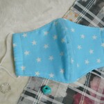 ライトブルーの星柄の立体マスクＭＳ(裏面がホワイトのガーゼ)