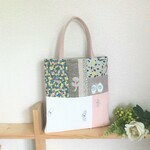 ミナペルホネン 花とちょうちょのシンプルバッグ skyful