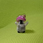 きのこ帽子のbabyペンギン 羊毛フェルト