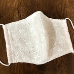 夏にピッタリ❣️ 刺繍入り 綿レース 裏地ピンク　ノーズワイヤー入り  ゴム付き 涼しい素材  夏マスク  立体マスク　手作りマスク