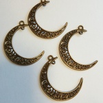 【No.0010】アンティーク三日月透かしチャーム4コセット