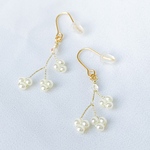 かすみ草パールのピアス