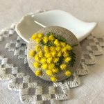 「ふわふわミモザ」刺繍ブローチ