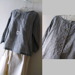 リネン１００％の後ろボタンのシンプルなブラウス　