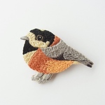 ヤマガラ　刺繍ブローチ