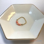 小さな珊瑚の大人可愛いチェーンピンキーリング（12号サイズ）