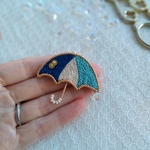 傘の刺繍ブローチ