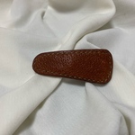 本革のパッチンピン