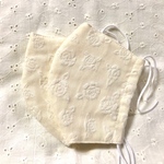 ☆立体ハンドメイド手作りマスク2枚セット☆アイボリー 薔薇柄大きめ