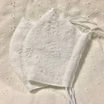 ☆立体ハンドメイド手作りマスク2枚セット☆白色 薔薇柄大きめ