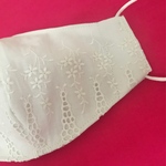 お花白レースのきれいめ布マスク　夏マスク　レースマスク　白　花柄　大人用マスク　大人用立体マスク　涼しげマスク