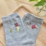 手縫い刺繍＊〜特別なお出かけの日に〜左右柄違い靴下(グレー)