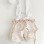 『 baby shoes wall accessory ・ antique color 』(ベージュ)