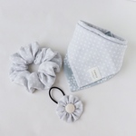 新発売☆リバーシブルハンカチスタイ＆シュシュ＆お花のヘアゴムセット☆ドット（グレー）×サークルフラワー☆