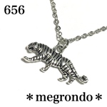 656.歩く虎のネックレス
