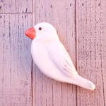 白文鳥の陶風焼き物ブローチ