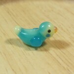 セキセイインコ　パステルレインボー（メス）ガラスビーズ