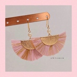 ラフィアタッセルのピアス/イヤリング pink
